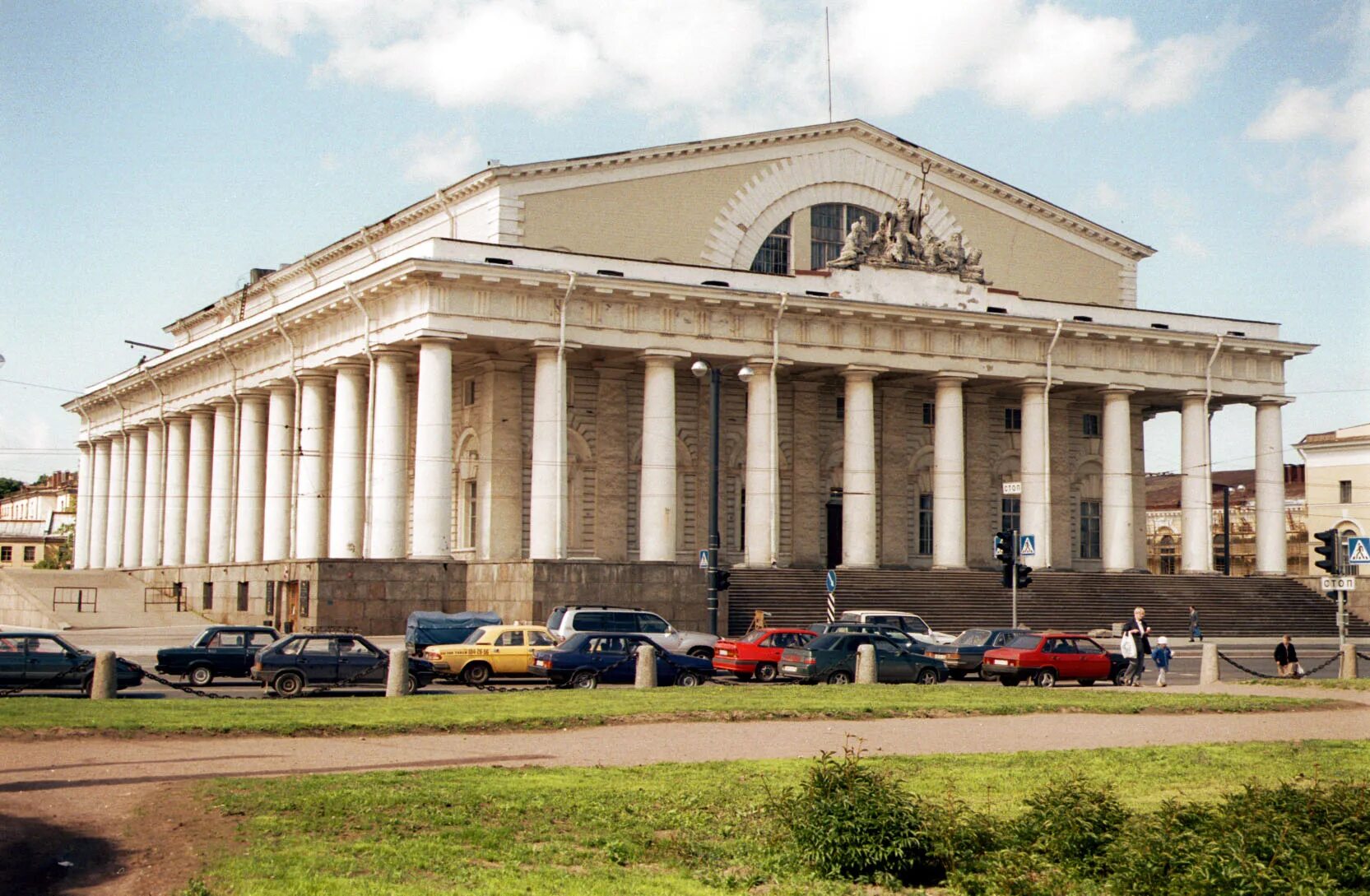 Биржа в петербурге архитектор. Тома де томон здание биржи в санкт-петербурге. биржа на васильевском острове в санкт-петербурге. томон здание биржи. здание биржи на стрелке васильевского острова.