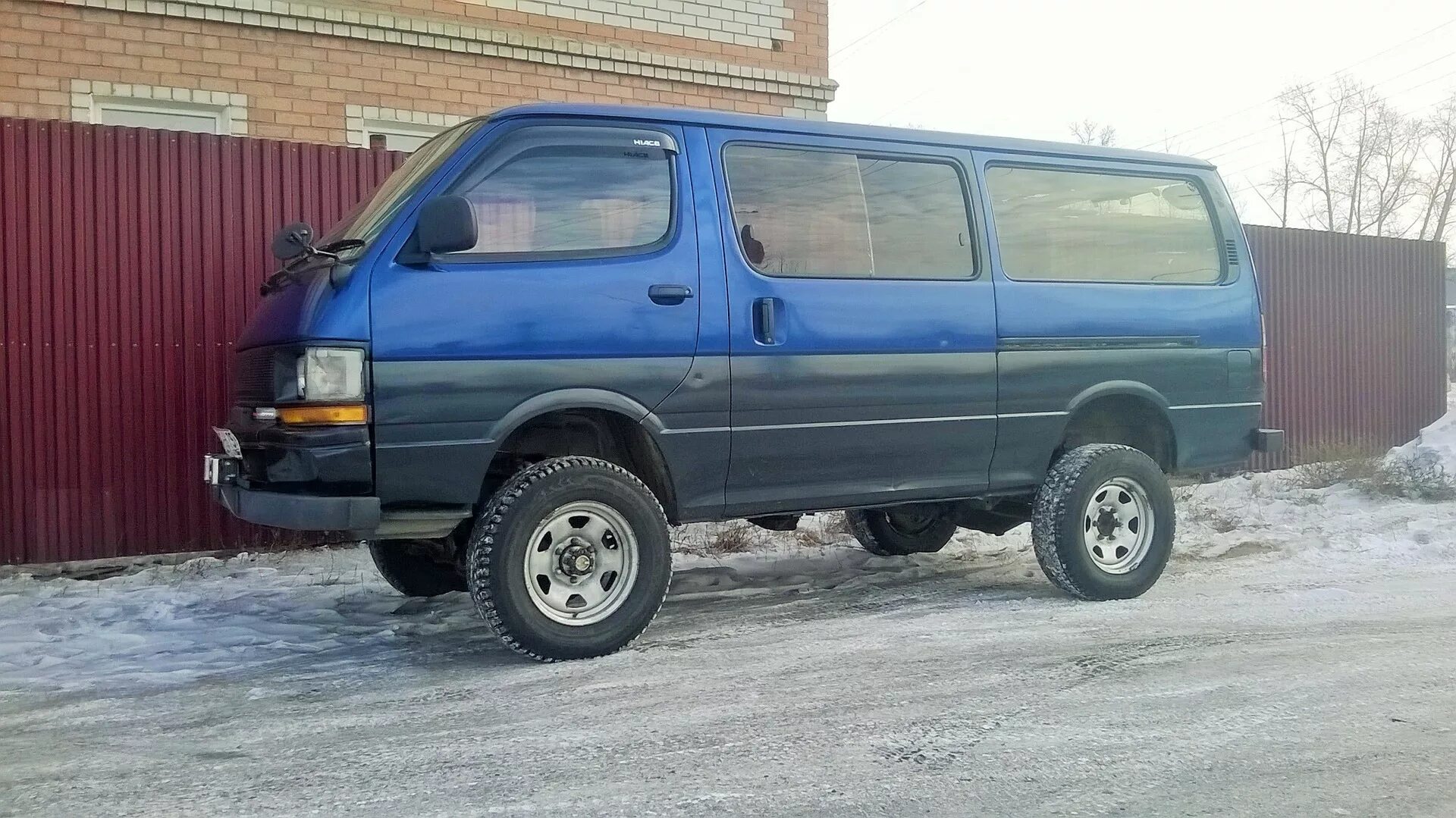 4вд владивосток купить. Toyota Hiace h100. Hiace Toyota 106 кузов лифт. Toyota Hiace 4х4. Toyota Hiace h300.