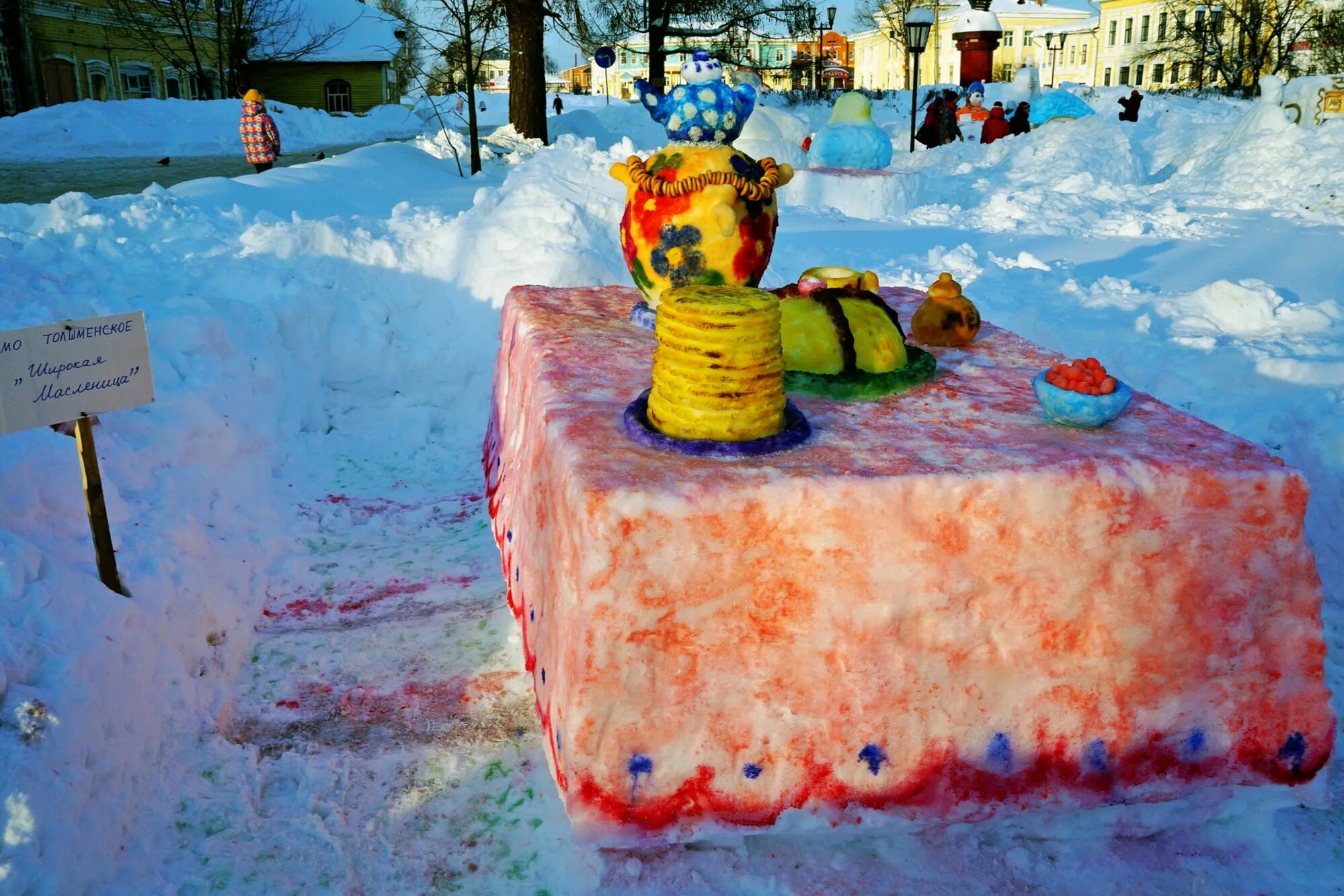 скульптуры из снега в детском саду. постройки из снега. снег для поделки. скульптуры из снега в детском саду. цветы из снега своими руками.