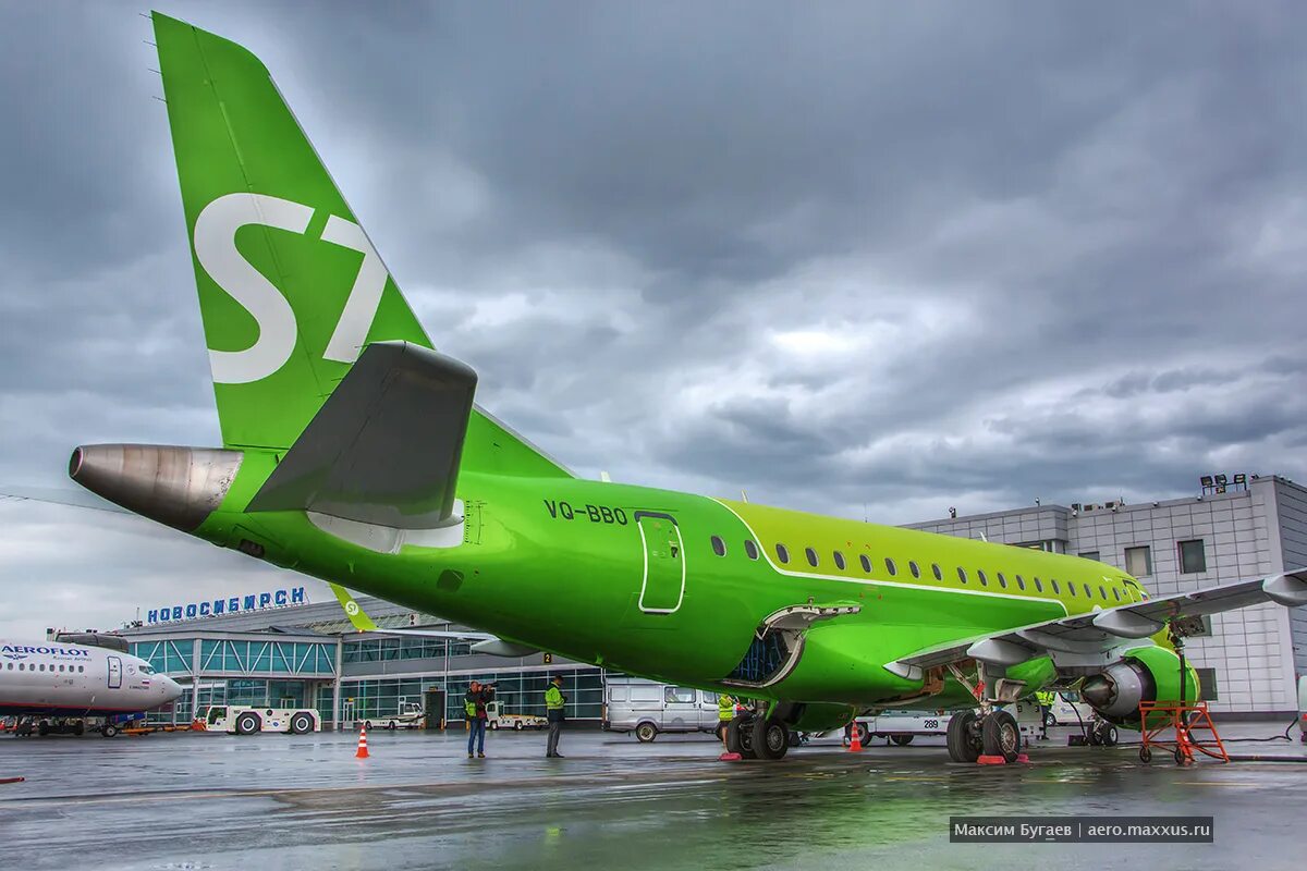 Embraer e170 s7. Самолёт Эмбраер 170. Самолёт s7 Airlines Embraer 170. Embraer 170 s7 Новосибирск.