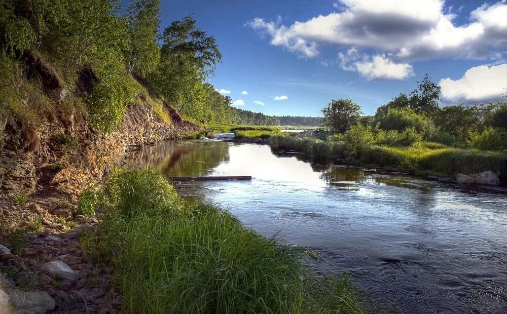 Река Заларинка. Река кусинка. Река Сарапулка. Большая Сарапулка река. Река протекает через озеро