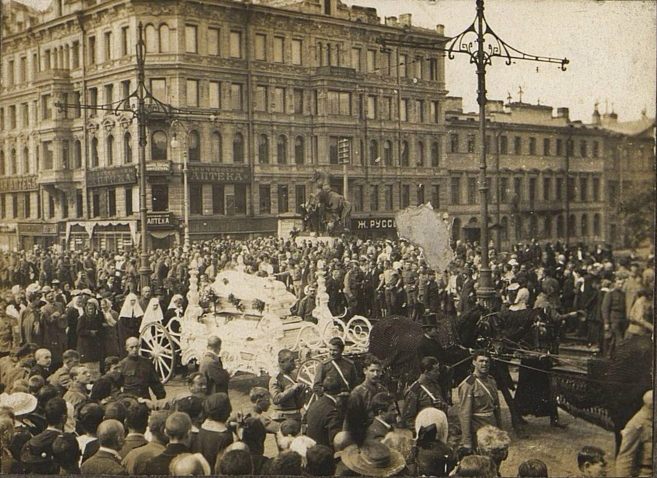 Мятеж 1917 года. Крестный ход 1918 Петроград. Восстание 1917 года. Восстание в Петрограде 1917. Храмы в Петрограде 1917.