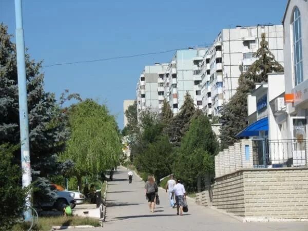 Кишинев с улицами и домами. Город резина Молдова. Резина (город) города Молдавии. Село резина Молдова. Достопримечательности города резина Молдова.