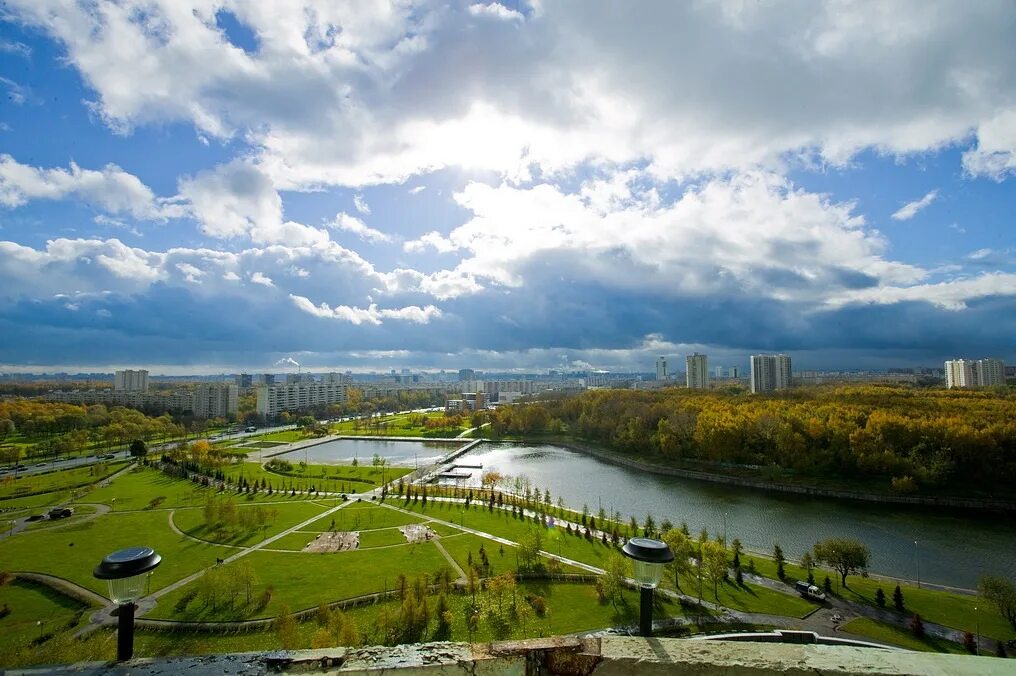 Радуга парк москва вешняки. Парк радуга метро. Парк радуга выхино. Аллея жемчуговой парк радуга. Парк радуга вешняки.