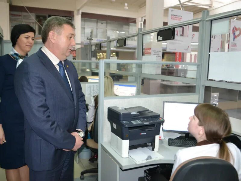 Г. Электронные услуги в мфц. Мфц ресепшен. Мфц город будущего город шахты. Мфц город будущего город шахты.