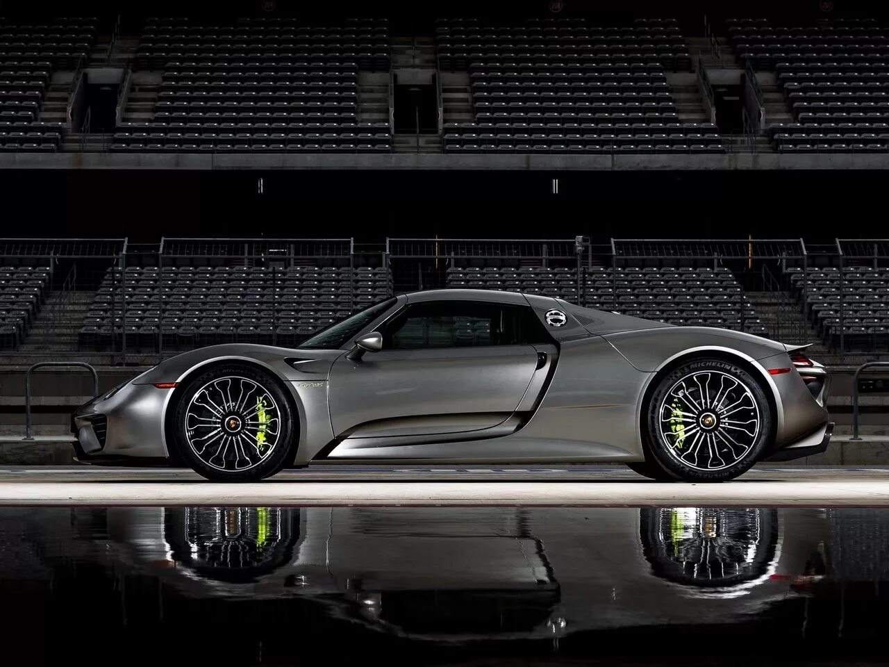 Porsche 918 цены. Porsche 918 Спайдер. Porshe 918 Spyder. Porsche 918 Spyder кабриолет. Порше 918 новый.