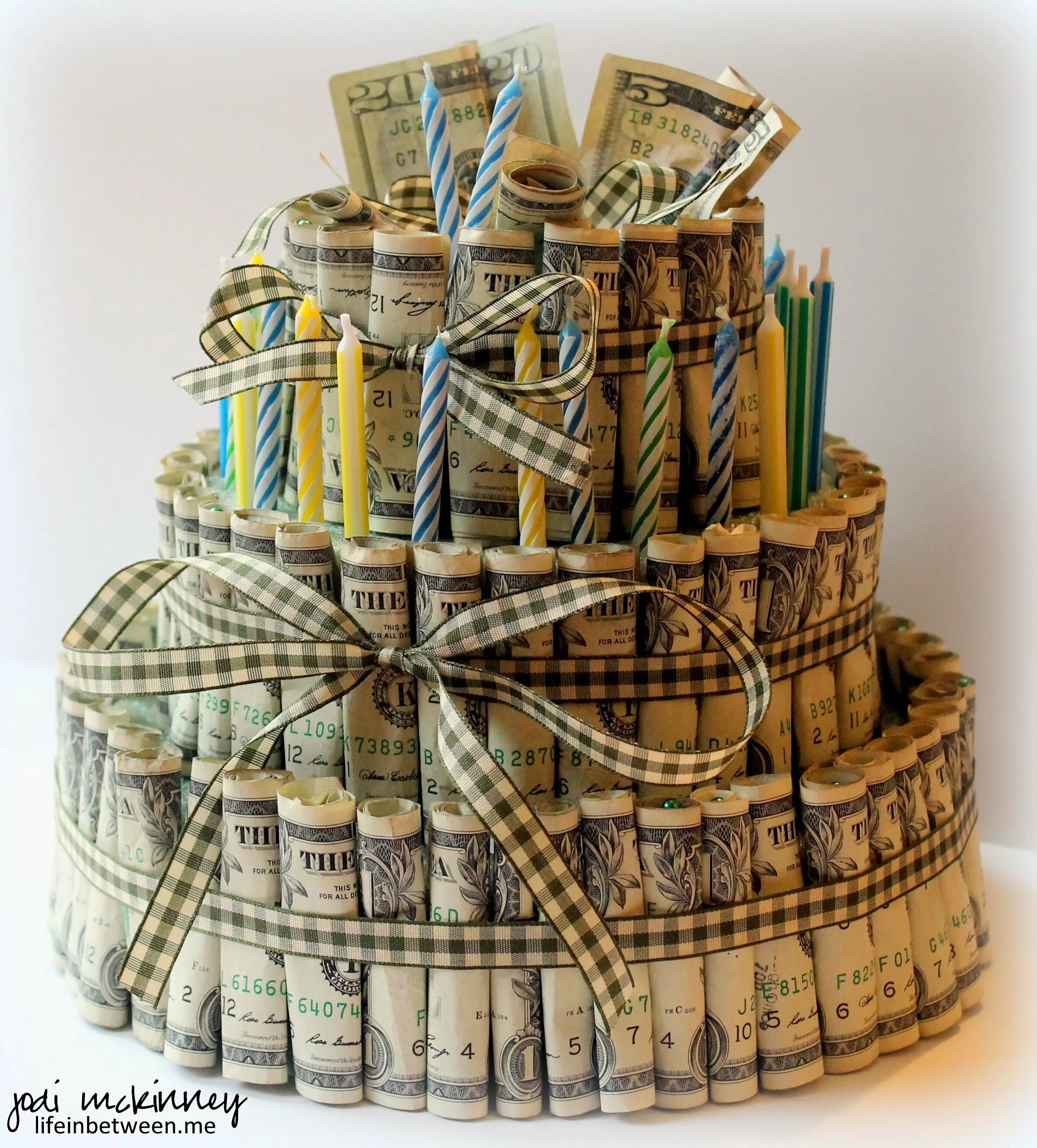 Подарок из купюр. Оригинальный подарок из купюр. Тортик из денег. Денежный торт. Торт из денег.