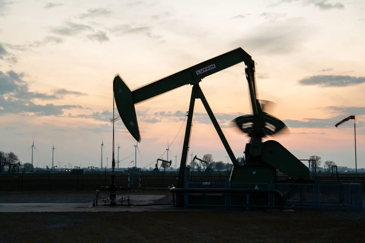 Нефть марки brent. Нефтяной ростов. Нефть картинки. Добыча нефти в эквадоре. Нефтяной ростов.