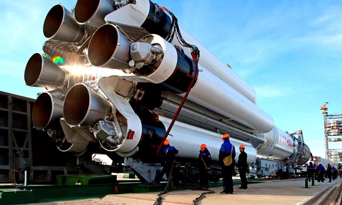 End launch. Двигатель ракеты Протон. Самая большая ракета в мире. Ракета Протон сопло. Самые мощные космические державы.
