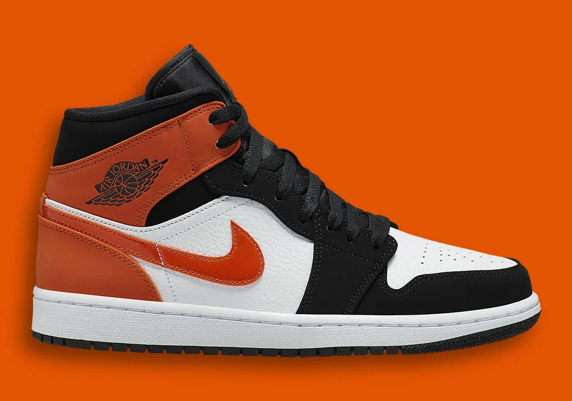 Jordan 1 low оригинал. Nike Air Jordan 1 Orange. Nike Air Jordan 1 Orange Black. Nike Air Jordan 1 Mid Orange Black. Air Jordan 1 Mid se Orange.