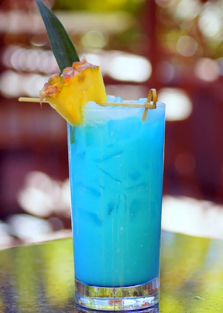 Голуба лагуна коктейль. Блю кюрасао голубая лагуна. голубая лагуна коктейль алкогольный. голубая лагуна напиток безалкогольный. голубая лагуна коктейль пивоман.
