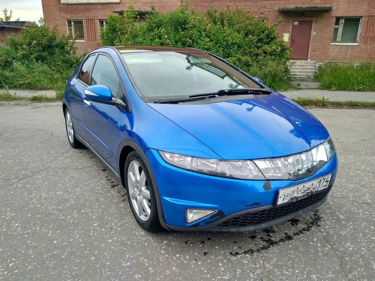 Цивик 8 хэтчбек. Honda Civic VIII Хэтчбэк голубая. Honda сине желтая. Хонда Цивик 2008 1.8 хэтчбек фото морды.