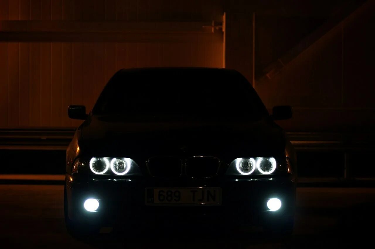 BMW 5 e39 ночью. BMW e39 черная ночь. BMW e39 ночью. БМВ е39 бумер. В темноте 34