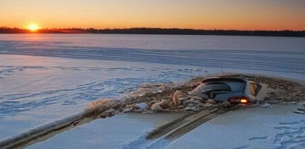 Лед Рыбинского водохранилища. Лед на Рыбинском водохранилище сейчас. Рыбинское водохранилище зимой. Утонули рыбаки на Рыбинском водохранилище.
