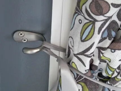 Как зацеплять крючки на шторах