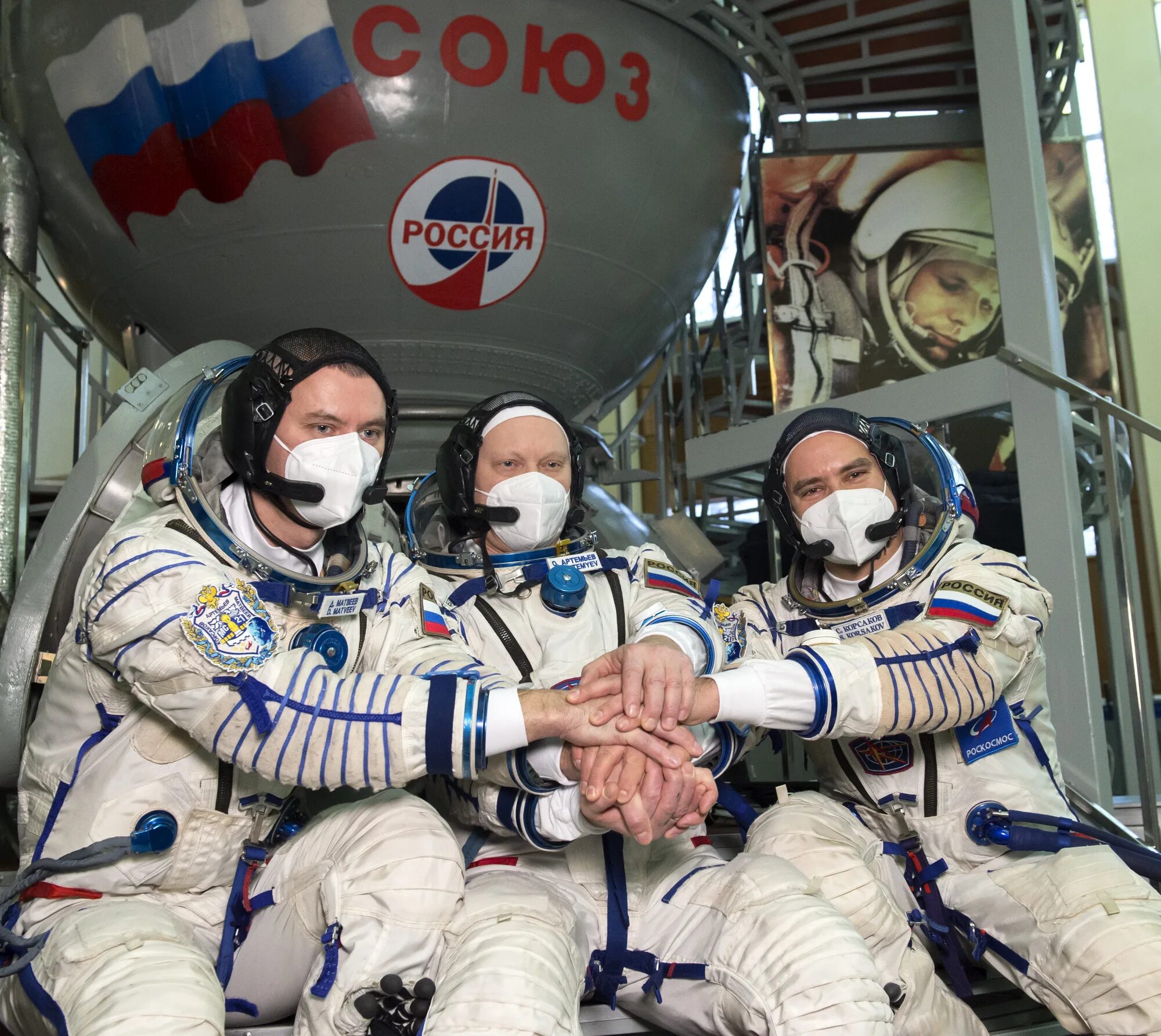 Самый возрастной командир экипажа мкс. Экипаж МКС. Космонавтов 2. Космонавты сегодняшних дней. Действующий экипаж МКС.