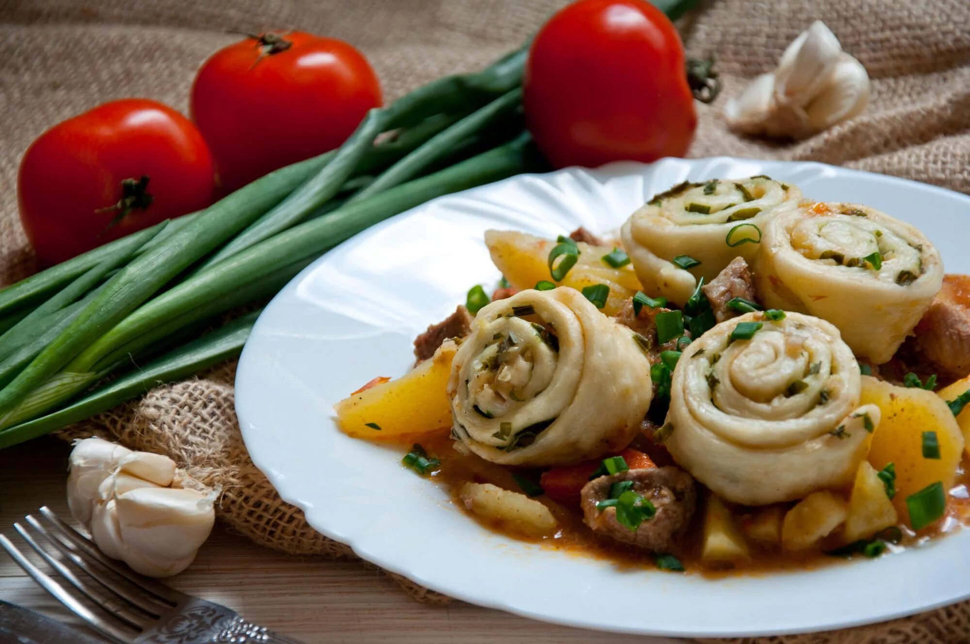 Мясо по немецки с картошкой. Нудли штрудли. Штрудли молдавские. Штрули (нудли). Штрули, штрудели.