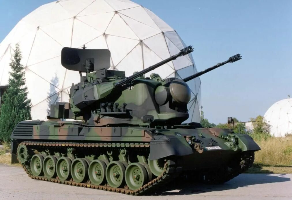 ЗСУ Gepard 1a2. ЗСУ гепард 1а2. Гепард зенитка. ЗСУ гепард Германия. Танк гепард