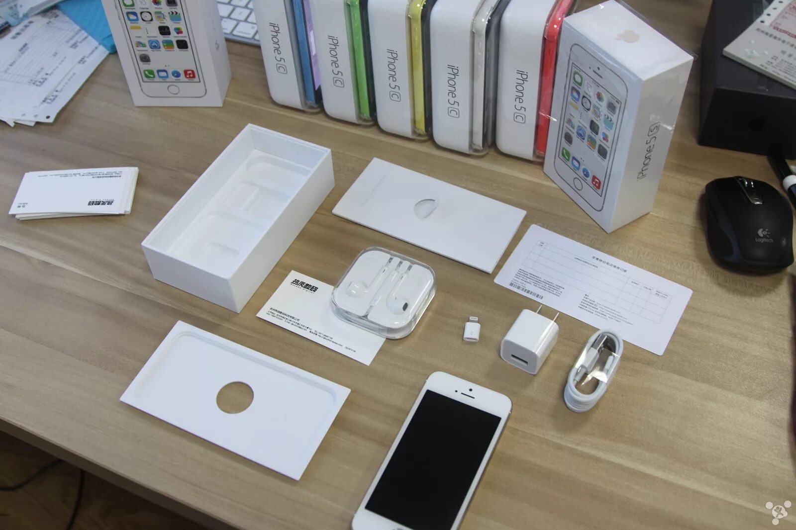 Комплектация iphone 5s. Комплектация айфона 5s. Комплектация айфон 5. Айфон 5 комплектация в коробке. Набор телефона айфон