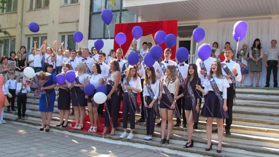 Школа 3 Красноперекопск. Школа 4 Красноперекопск. Перекопск в Крыму школа. Выпускники школы в Крым Зуя. 4 школа 2019 года