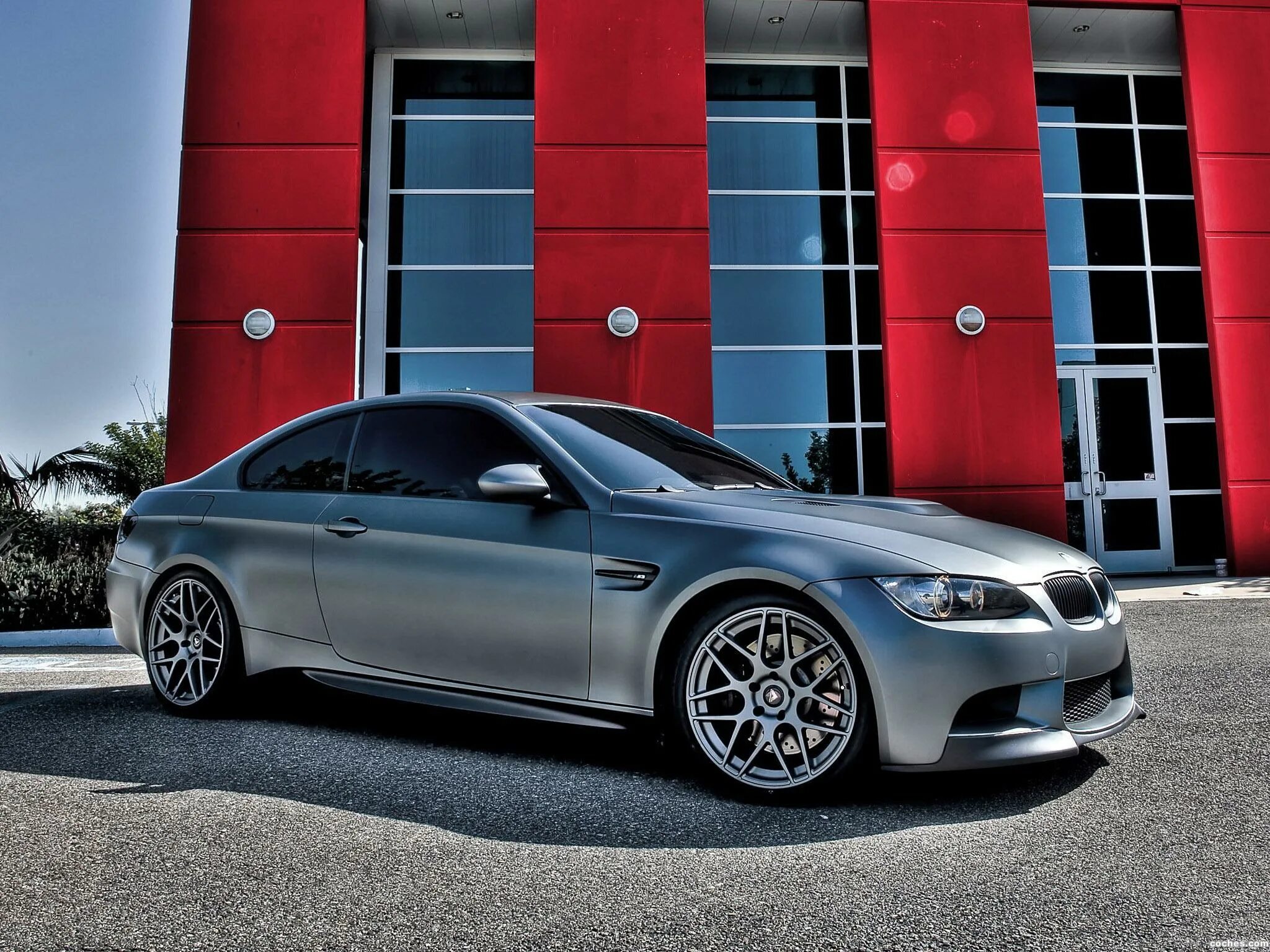 Бмв м3 обои. BMW m3 e92 Coupe. BMW m3 e92 купе. BMW 3 e92 Coupe. BMW e92 серебристая.