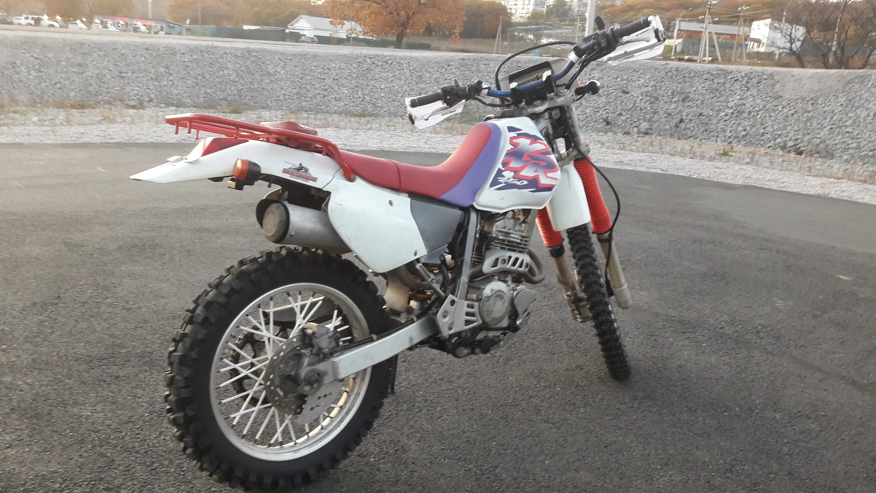 Honda xr250 синий. Honda XR 250 вилка. Защита картера Honda xr250. Honda XR 250 дополнительный бак.