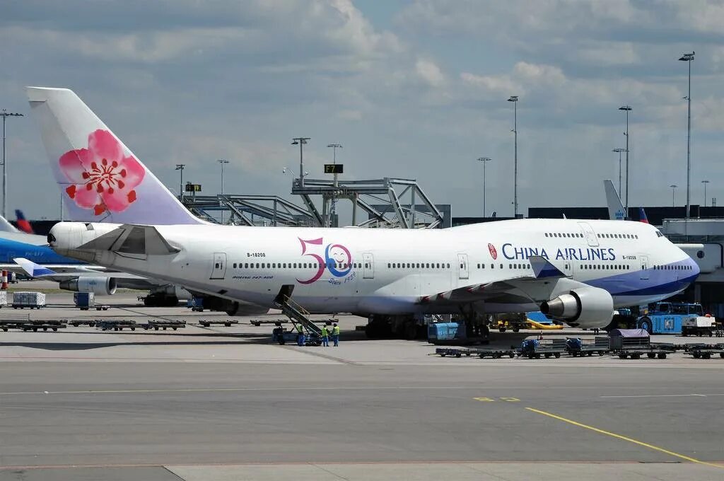 Южнокитайские авиалинии сайт. Чайна саузерн эйрлайнс. China southern airlines самолеты. China southern airlines самолеты. Southern china.