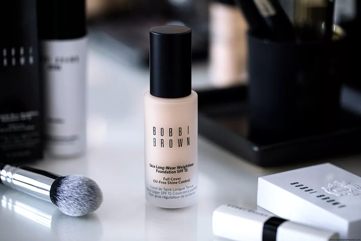 Brown foundation. Bobbi Brown Skin long-Wear Weightless Foundation. Bobbi Brown Skin long-Wear Weightless Foundation SPF 15. Bobbi Brown устойчивое тональное средство Skin long-Wear Weightless Foundation. Тональный Бобби Браун Skin long Wear Weightless палитра.