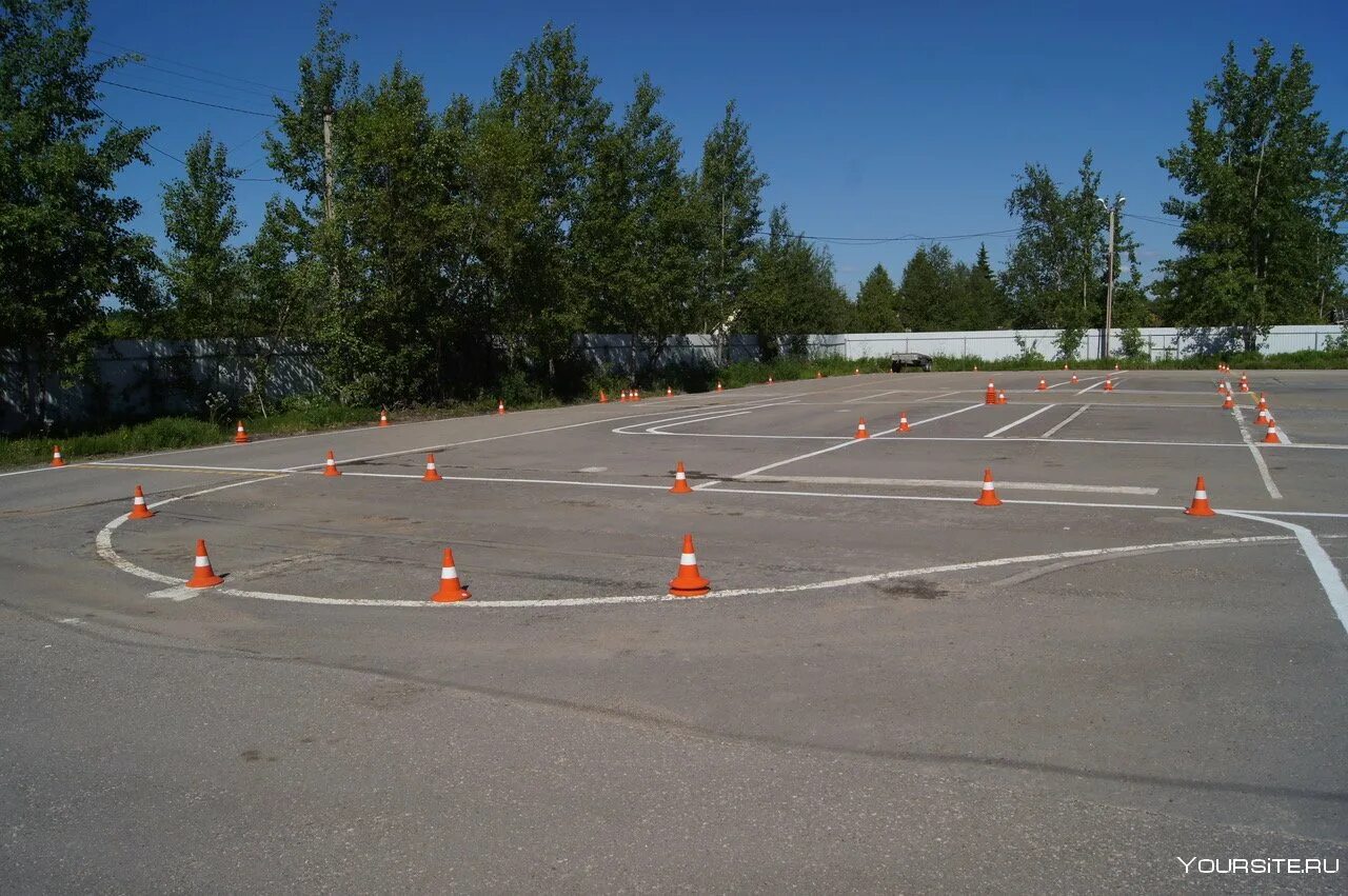 Учебная площадка для вождения. Площадка автодром. Автодром гаи магнитогорск 2020. Автодром досааф жуковский. Автошкола автодром.