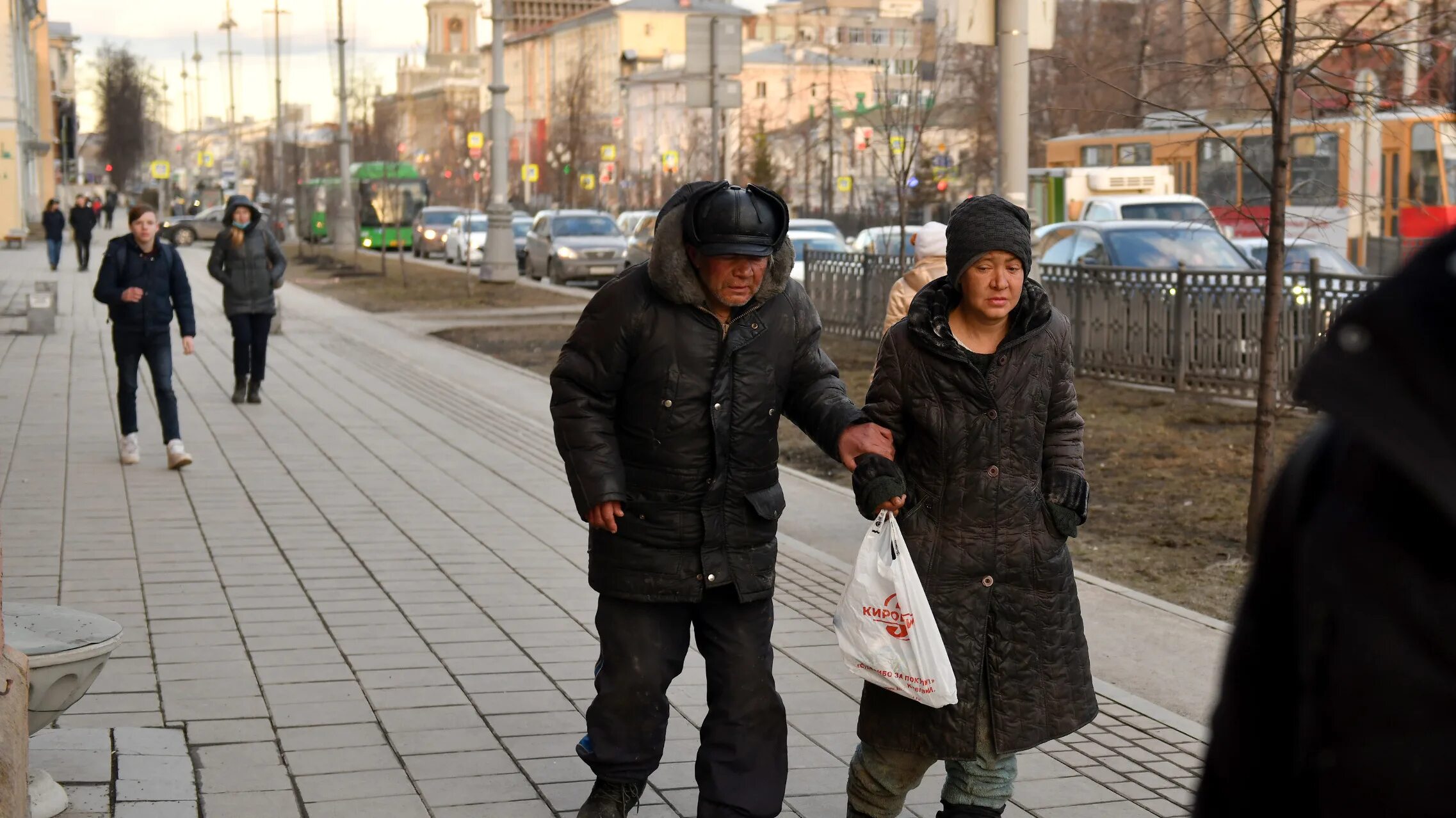 Жители Казахстана бедность. Нищие в России. Граница бедности. Нищета в России.