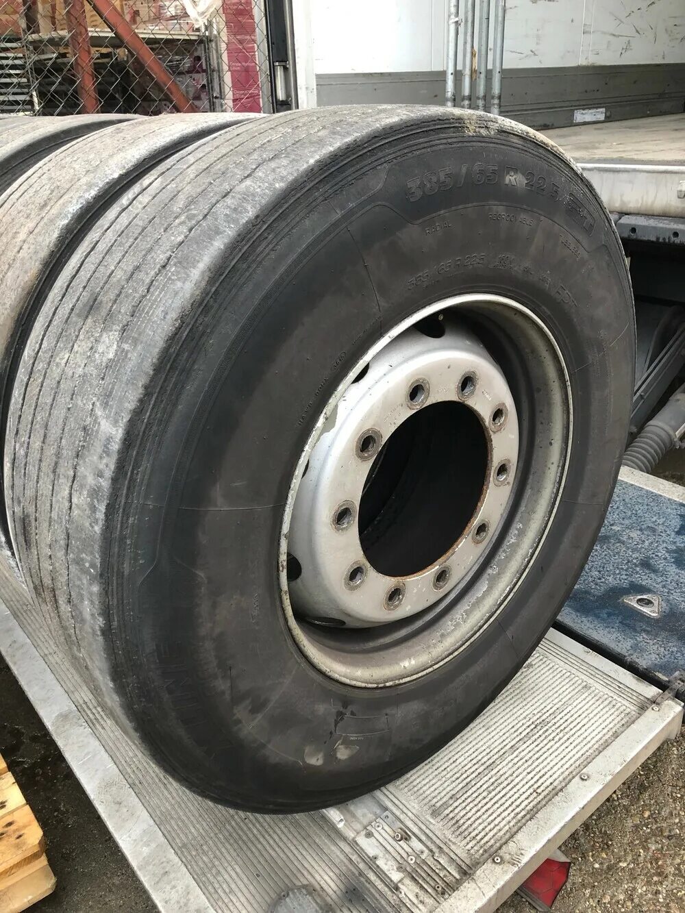 385/65r22. 385/65 r22. Колеса 385 65. 385/65 джинью 560. Автошина 385/65 r 22.