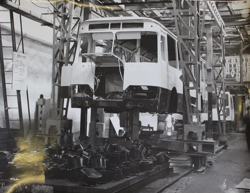 Автобус завод 1 мая. Завод лиаз в ликино-дулево. ликинский автобусный завод лиаз. автобусный завод лиаз ликино дулево. лиаз конвейер завод.