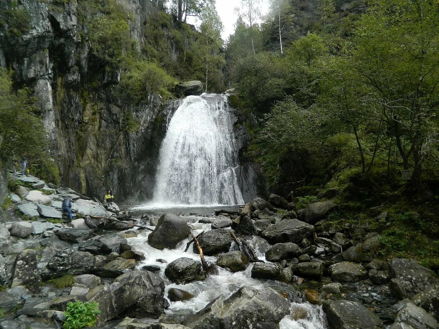 Корбу водопад горный Алтай. Телецкое озеро водопады. Телецкое озеро Корбу. Киште водопад горный Алтай. Водопады на телецком