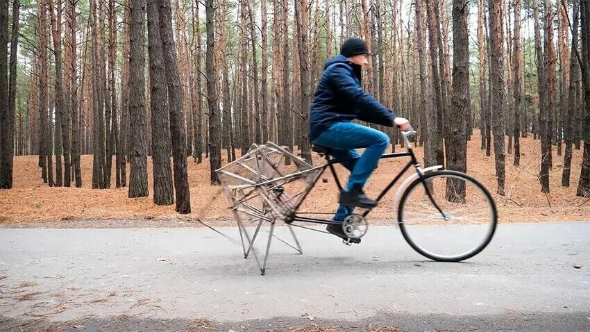 Шагающие колесо. Шагающий велосипед. Шагаешь на велосипеде. Велосипед на котором ходят. Велосипед креатив.