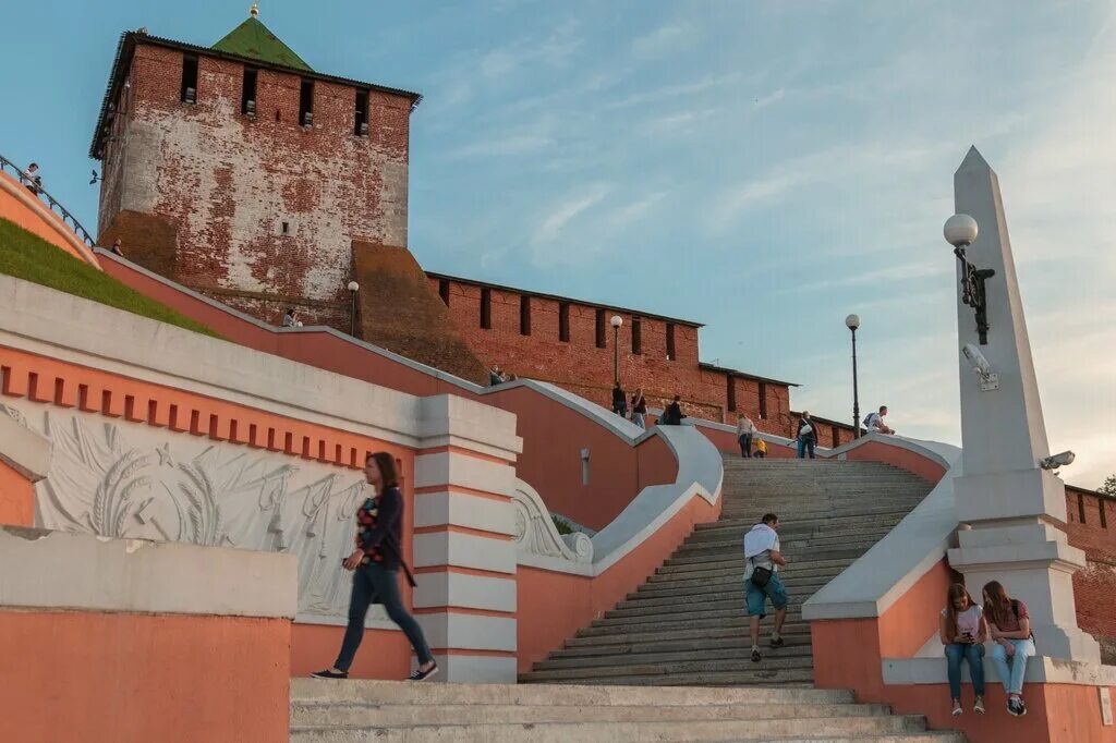 Чкаловская лестница в нижнем новгороде сколько ступеней. Нижегородский Кремль Чкаловская лестница. Чкаловская лестница и Кремль. Чкаловская лестница Нижний Новгород. Нижний Новгород Кремль лестница Чкалова.