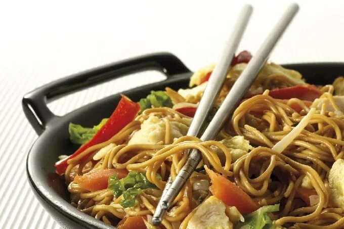 Лапша в коробке. Колумб Noodle Wok. Лапша в Германии. Pan Asian лапша. Китайская лапша название