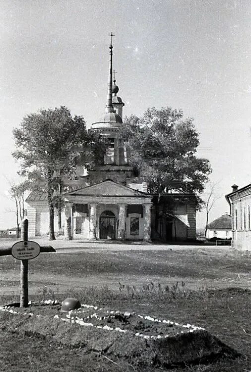 Никольский храм село Колбино. Храм Николая Чудотворца в Колбино Воронежской области. Церковь в Колбино репьёвского района. Никольский храм Репьевский район Воронежской области Колбино.