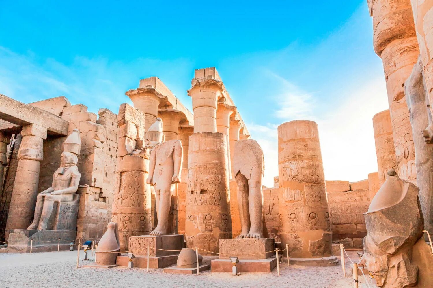 Достопримечательности египта луксорский храм. Луксорский храм храмы древнего египта. Луксор. Достопримечательности египта луксорский храм. Луксорский храм египет.