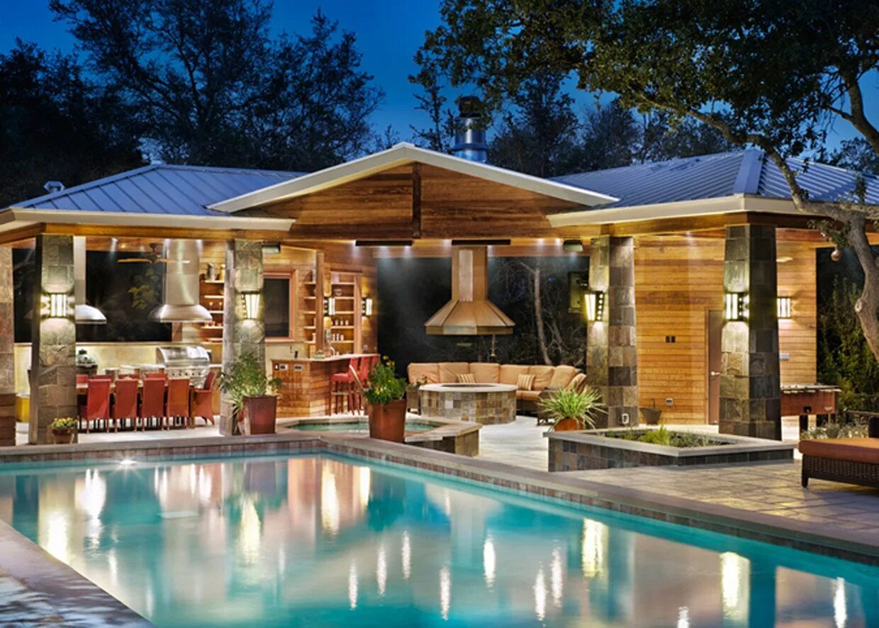 Баня с односкатной крышей и террасой и зоной барбекю. Баня с террасой и мангальной зоной и бассейном. Баня бассейн мангальная зона. Беседка с бассейном. Баня с бассейном и мангалом.