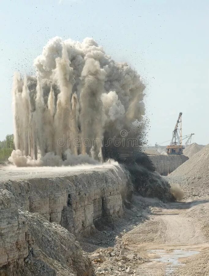 Горная масса. Взорванная горная масса. Взорванная горная масса. Взорванная горная масса. Взрывание горной массы.