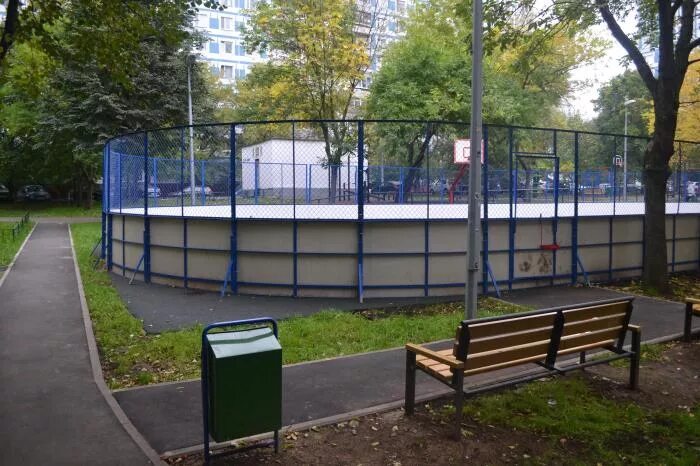 Физкультурная улица москва. Климашкина 12. Фрязино спортивный проезд. Москва улица защитников 12 площадка. Современные спортивные площадки для улицы.