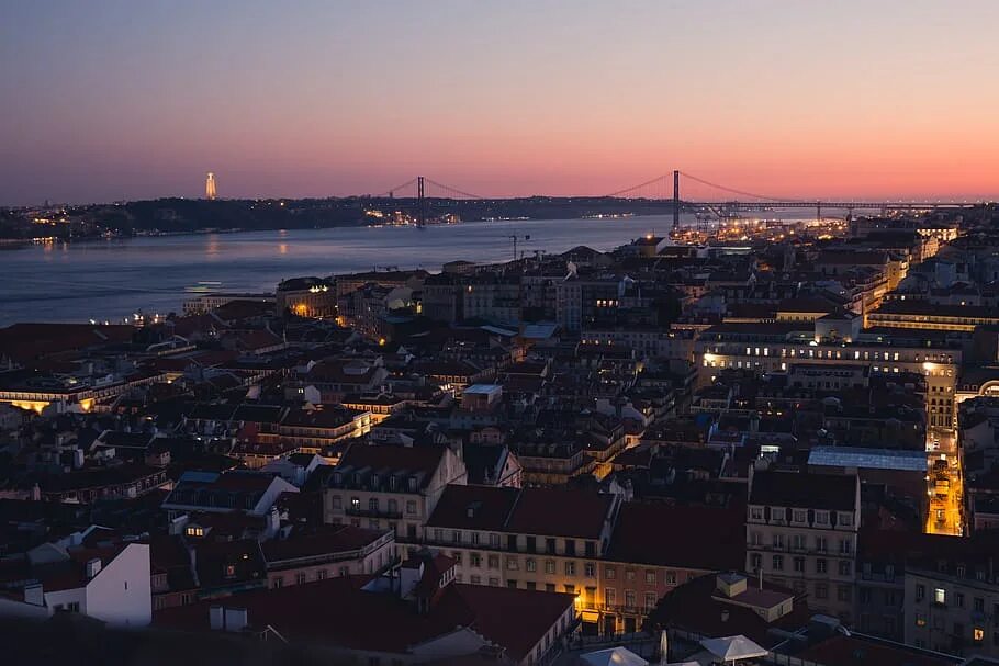 Лиссабон гавань. Закат в Лиссабоне. Ночной Лиссабон. Ночь в Лиссабоне.