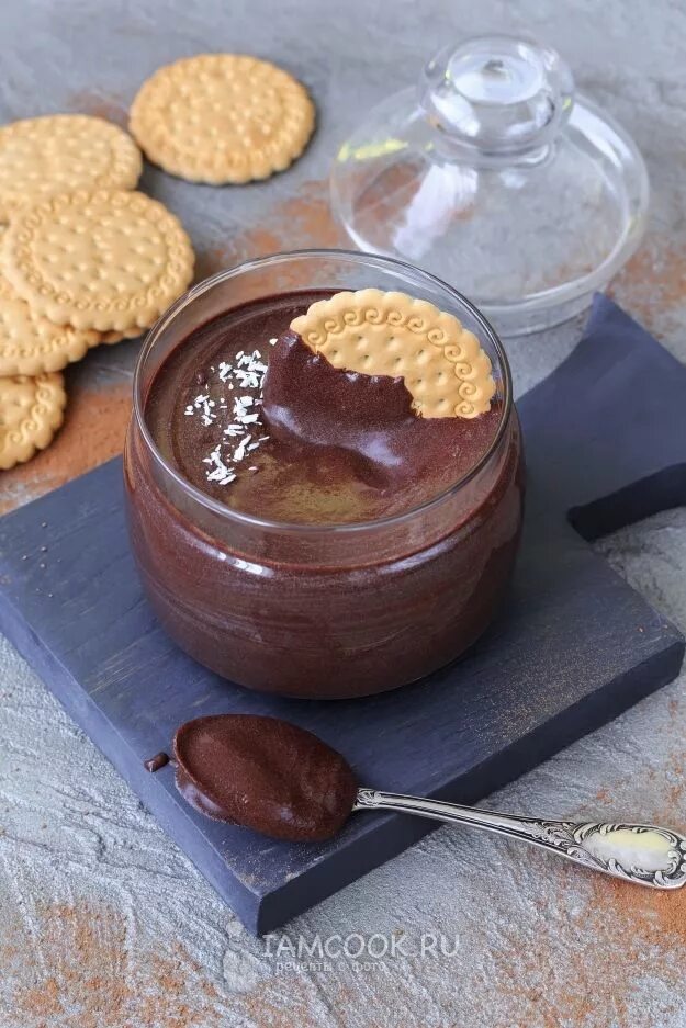 Домашняя шоколадная ореховая паста. Шоколадная паста из какао и молока. Крем "нутелла" (шоколадно-ореховая с фундуком). Домашняя нутелла рецепт с фундуком. Домашняя шоколадная ореховая паста.