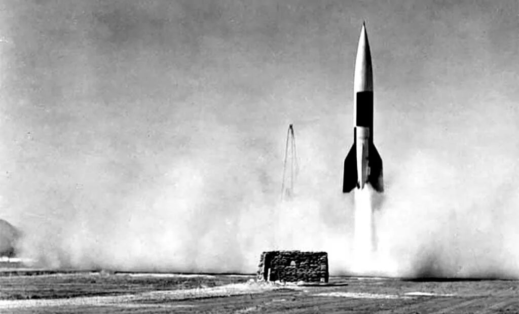 Создание первой баллистической ракеты. ФАУ-2 баллистическая ракета. ФАУ 1 ФАУ 2 Германия. Немецкая баллистическая ракета ФАУ-2 испытания. Ytvtwrfz AFE 2.