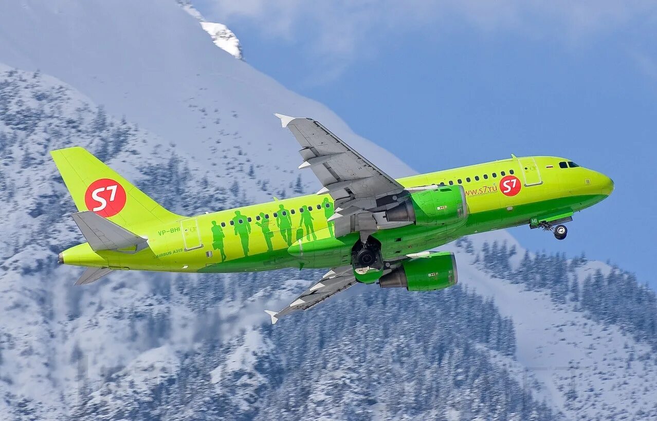 Самолёты авиакомпании s7 Airlines. Самолет Сибирь s7. Самолеты авиакомпании Сибирь s7. Зелёный самолёт s7.