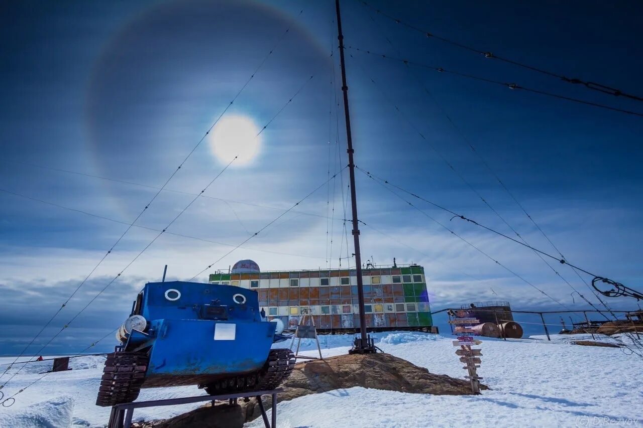 Включи российскую станцию. Мирный (антарктическая станция). Станция Мак Мердо Антарктида. Антарктическая станция Мирный 1956. Станция Мирный в Антарктиде.