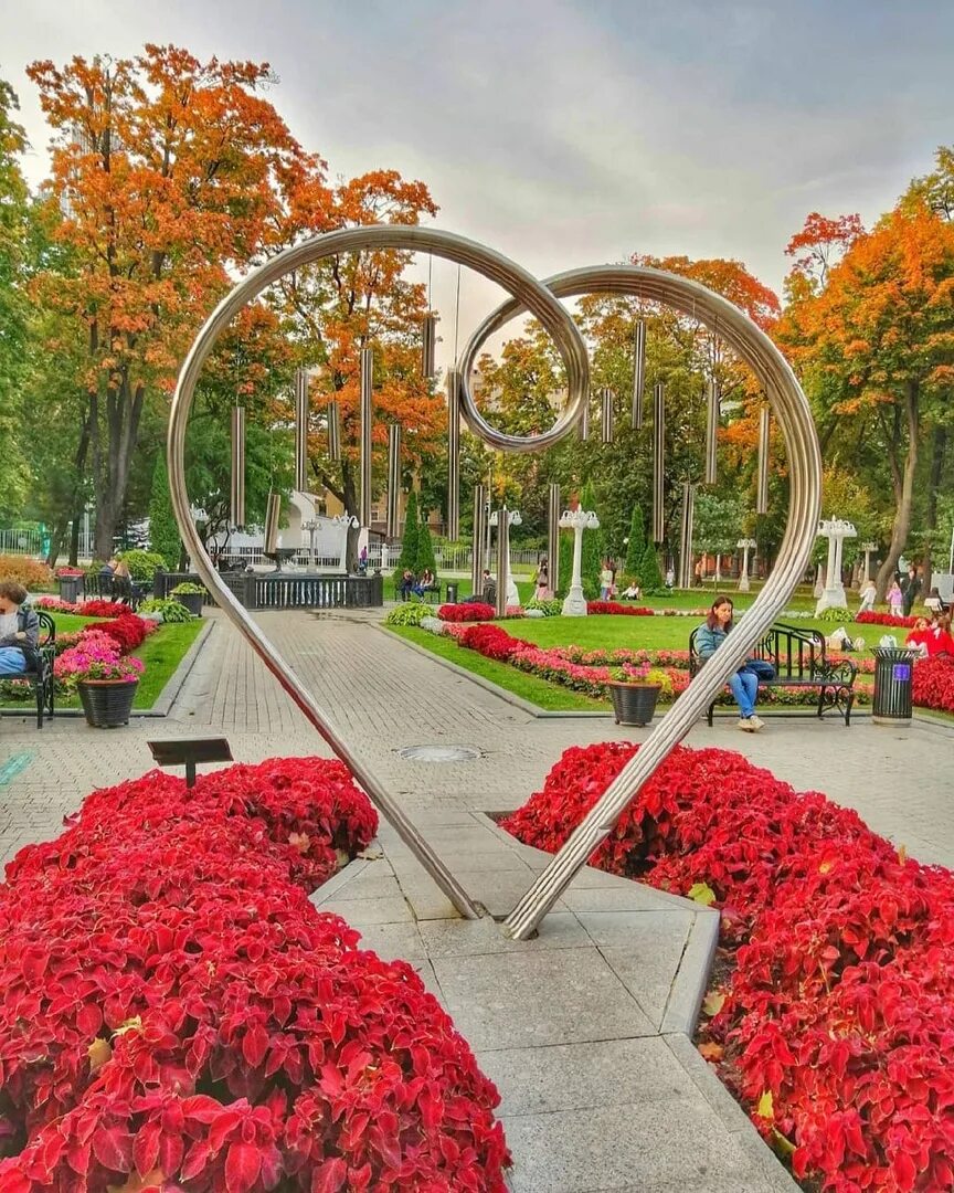 Места для прогулок в москве весной. Парк Эрмитаж в Москве. Сад Эрмитаж. Парк сад Эрмитаж. Московский городской сад «Эрмитаж».