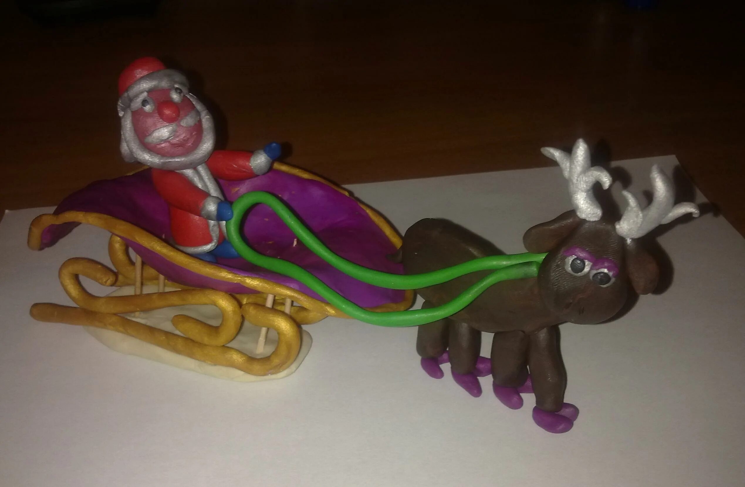 Лепка санки в средней группе. Лепка саночки. Лепка санки. Сони деда мороза из пластилина. Как слепить санки.