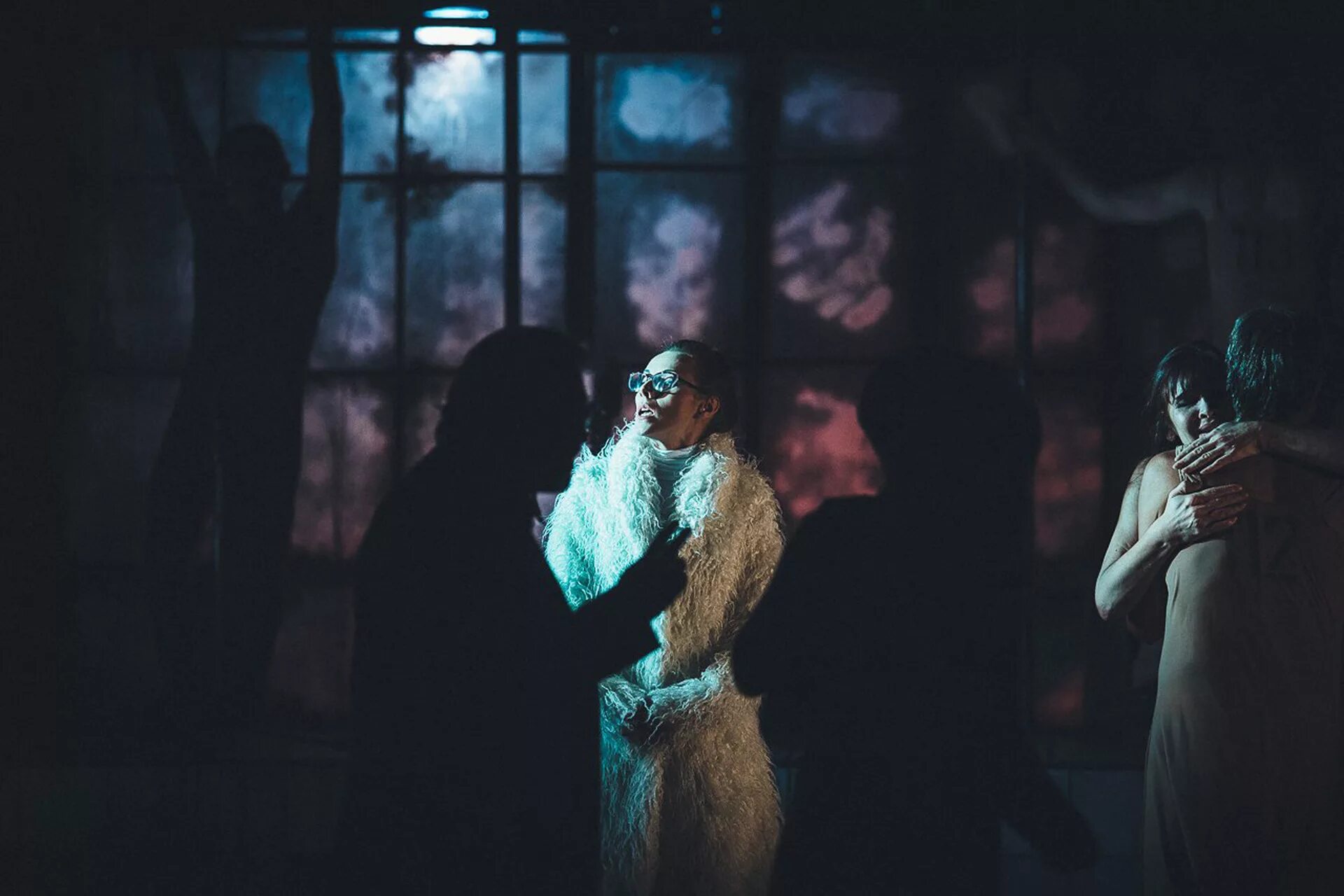 театр старый дом калека с острова инишмаан. театр старый дом новосибирск. театр старый дом екатеринбург. театральная гостиная. театр старый дом спектакли.