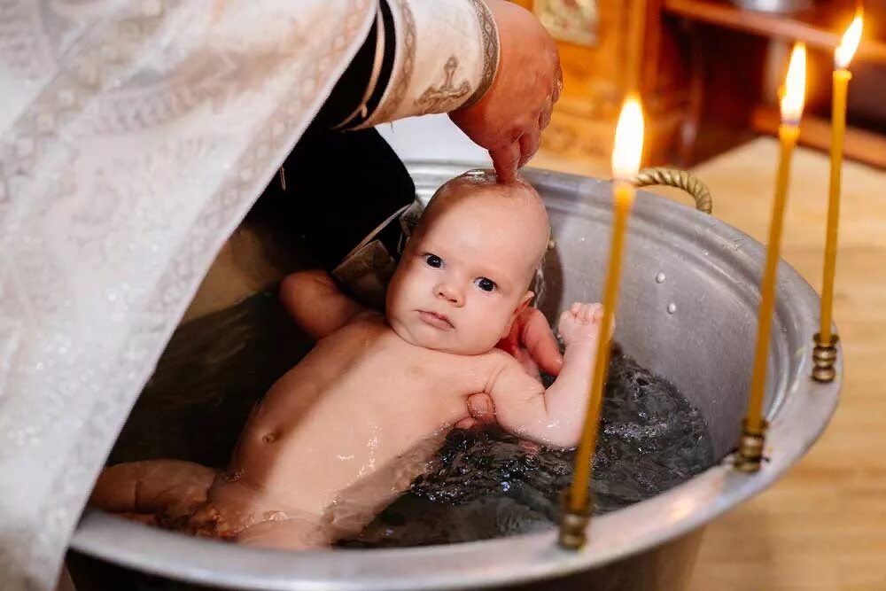 Крещение кто может быть крестными. А.И.Осипов. Таинство крещения. Крещение ребенка. Крестины картинки. Крещение детей в церкви.